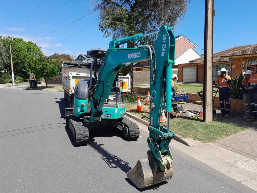 Excavator – Kobelco SK35SR 3.5 tonne