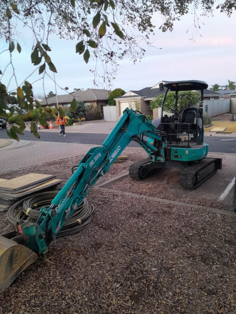 Excavator – Kobelco 3.5 tonne